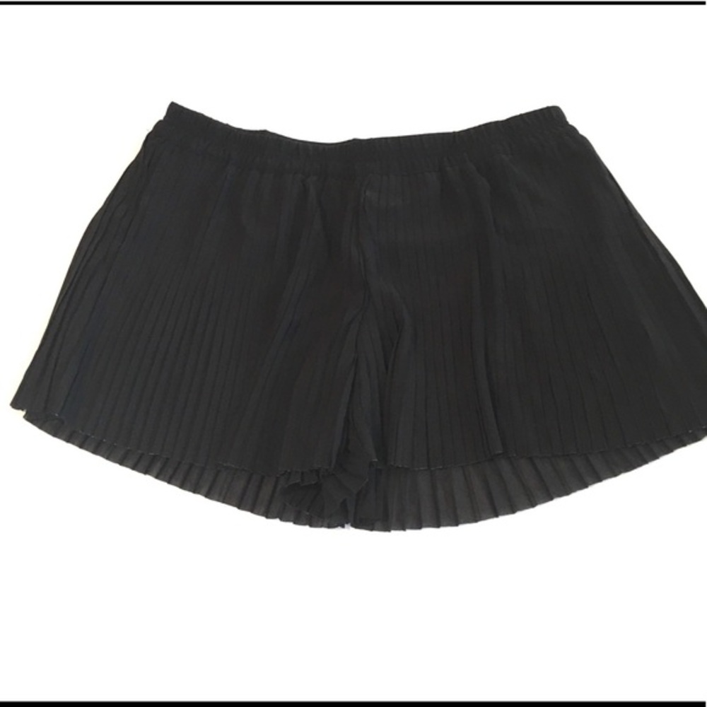 H & M Black Pleated Shorts Unfinished Hem Small